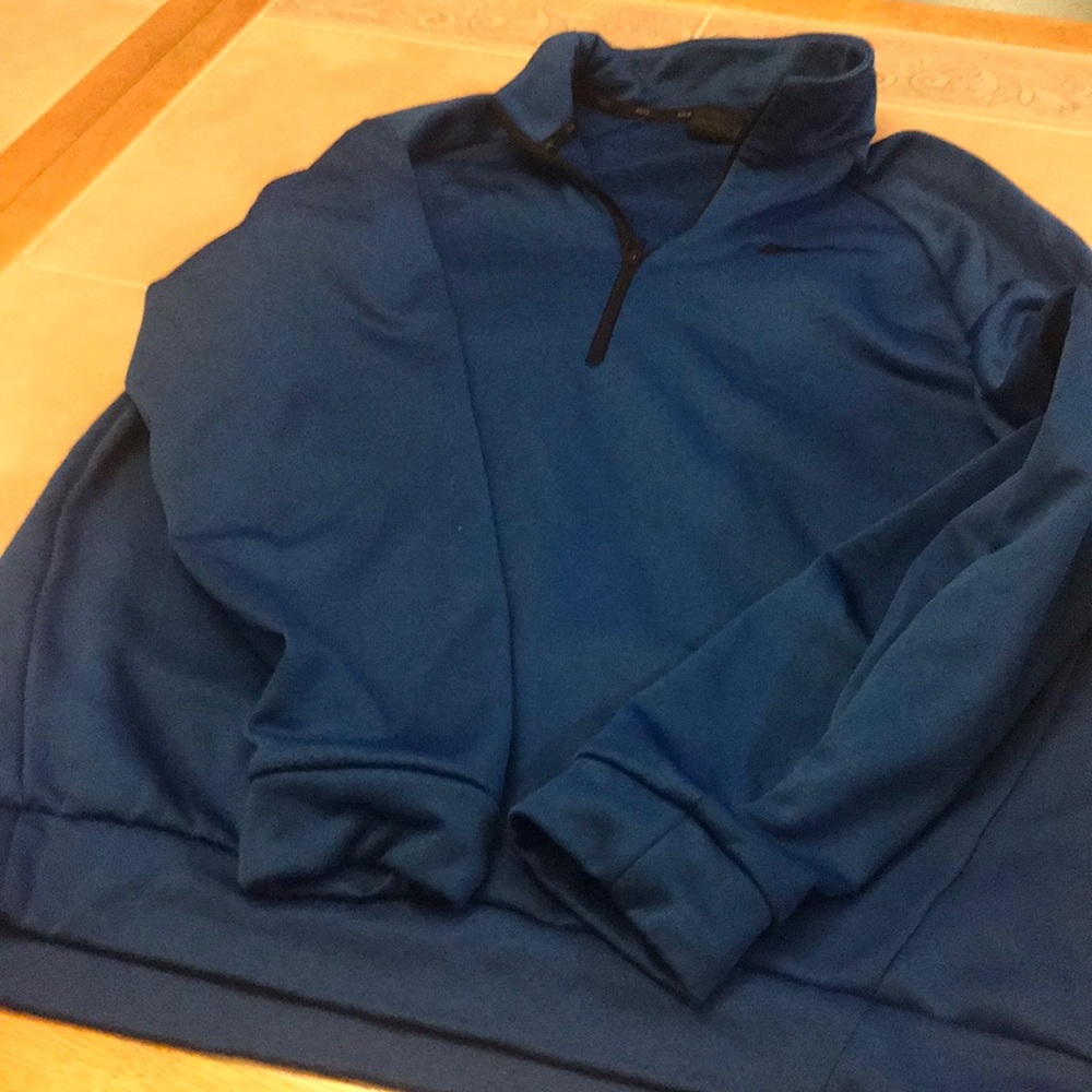 Men’s Nike sweatshirt